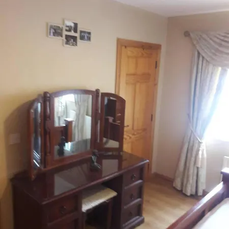Holiday home - 3-bedrooms - Sleeps 6 7 - Garden