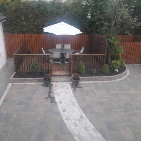 - 3-bedrooms - Sleeps 6 7 - Garden * Carndonagh