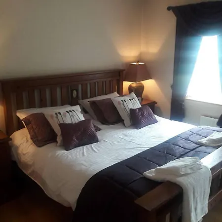 - 3-bedrooms - Sleeps 6 7 - Garden Holiday home Carndonagh