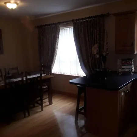 Dom wakacyjny - 3-bedrooms - Sleeps 6 7 - Garden *