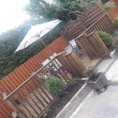 - 3-bedrooms - Sleeps 6 7 - Garden