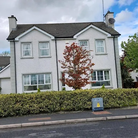 - 3-bedrooms - Sleeps 6 7 - Garden Carndonagh